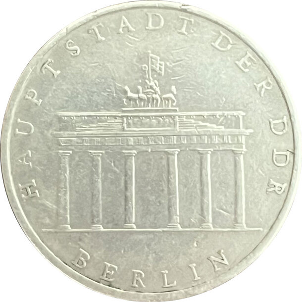 5 mark nemecko (ddr) 1971 - brandenburská brána a - 5-mark-1971-brana-1
